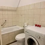 Enios Ul Jana Kochanowskiego 26 * Cracóvia