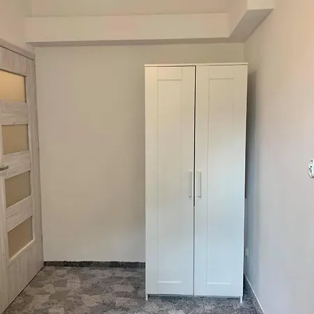 호스텔 Enios Ul Jana Kochanowskiego 26 크라쿠프