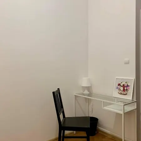 Enios Ul Jana Kochanowskiego 26 호스텔 *